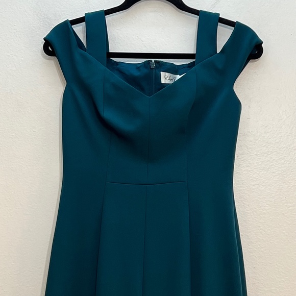 Eliza J Cold Shoulder Scuba Crepe Trumpet Gown - Picture 4 of 11